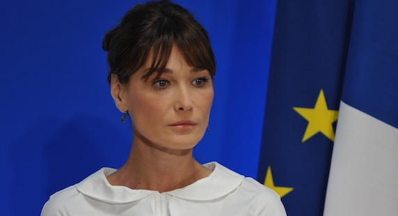 Carla Bruni pourrait quitter son label, Naïve