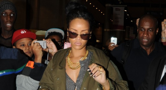 Rihanna s'énerve sur Twitter après une émeute
