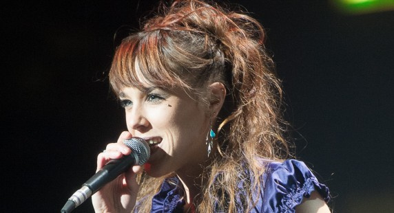 Zaz sort du silence et répond aux critiques