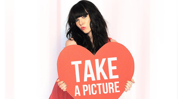 Carly Rae Jepsen dévoile "Take a Picture"