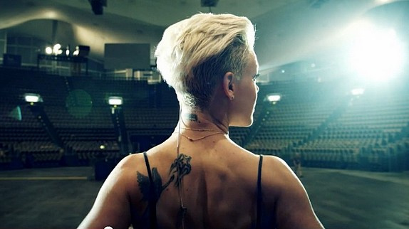 Pink : son mari et sa fille dans le clip "True Love"