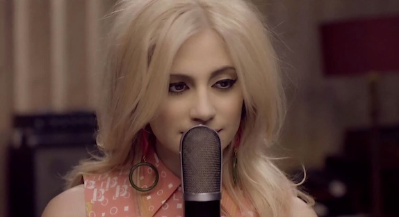 Pixie Lott réinvente "Wake Me Up!" d'Avicii