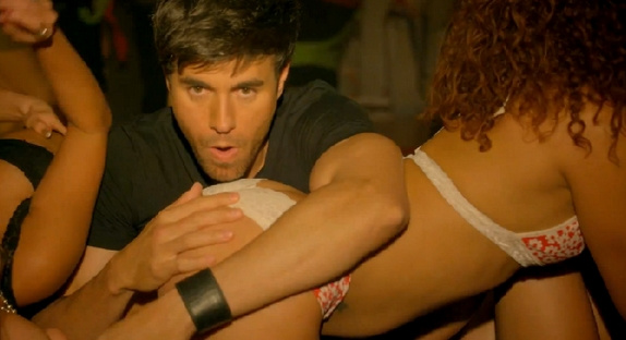 Enrique Iglesias : le clip décadent "I'm a Freak"