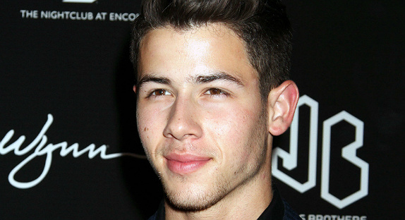 Nick Jonas, embauché par Demi Lovato !