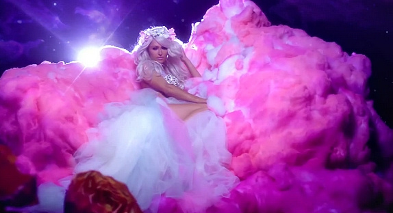 Paris Hilton : découvrez le clip "Come Alive" !