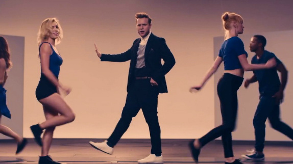 Olly Murs revient avec "Wrapped Up" : le clip