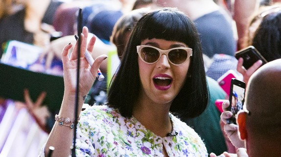 Katy Perry se révolte contre les paparazzi