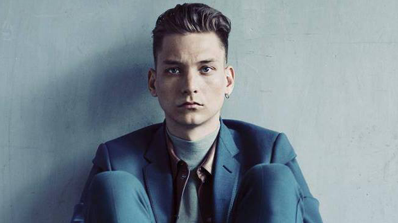 Thomas Azier : écoutez l'inédit "1000 Eyes"