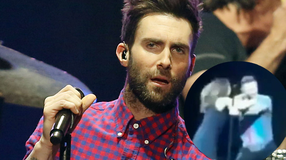 Adam Levine effrayé par une fan en plein concert