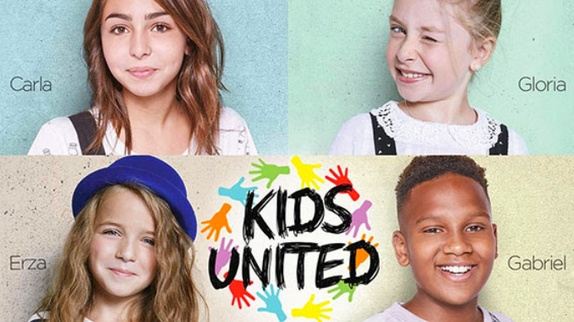 Kids United chante "On écrit sur les murs"
