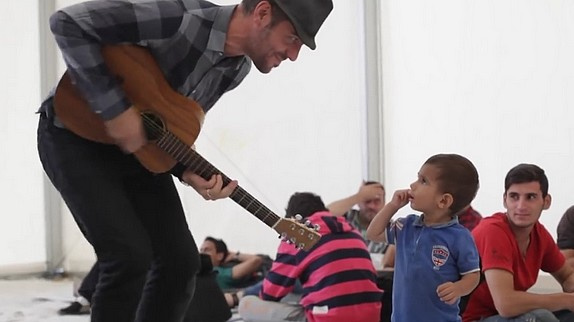 Charlie Winston : un clip pour les migrants !