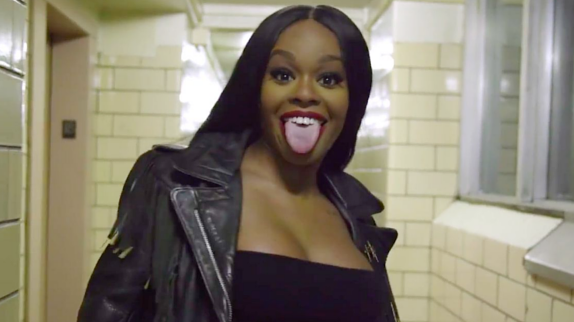 Azealia Banks remonte le temps sur "Big Big Beat"