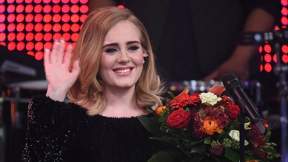 Adele signe un contrat record avec Sony