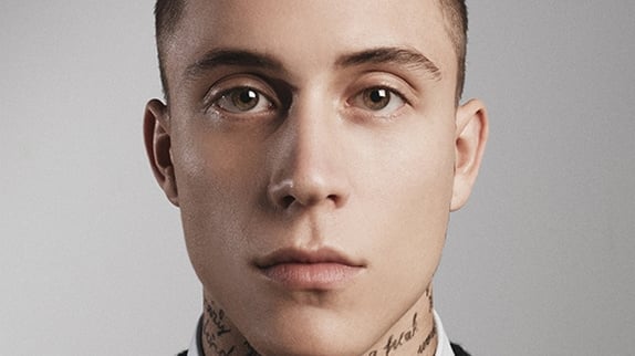 Loic Nottet impressionne avec "Mud Blood"