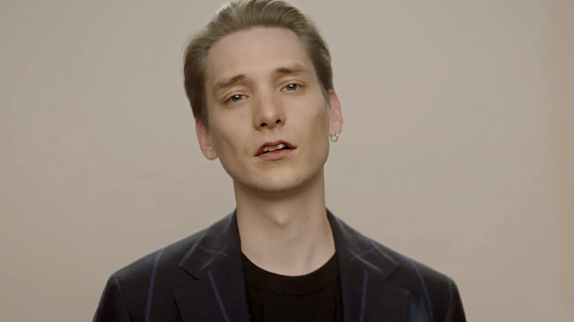 Thomas Azier : un clip élégant pour "Gold"