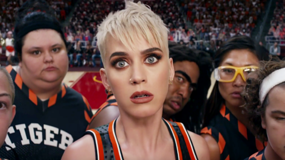 Katy Perry en mode NBA pour "Swish Swish"
