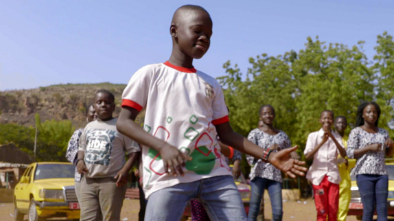 -M- célèbre la fraternité avec "Solidarité"