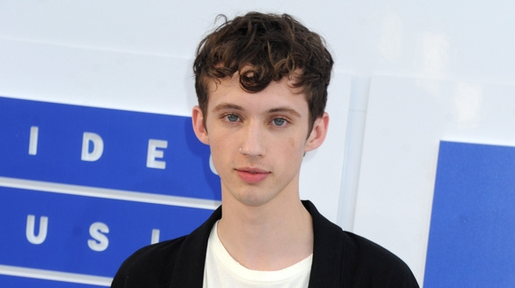 Troye Sivan touche avec "The Good Side"