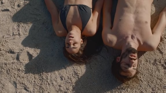Lomepal dévoile un clip "Trop beau"