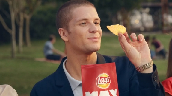 Musique de la pub "Lay's" : qui chante ?