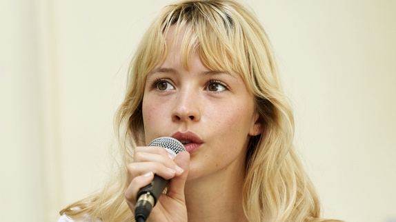 Angèle fait le buzz avec une impro' sur le climat