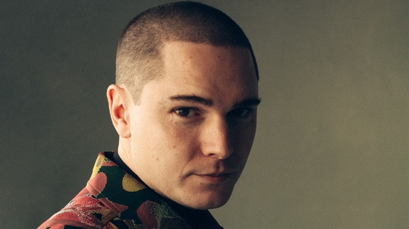 Victor Solf (Her) enchaîne avec "Hero"