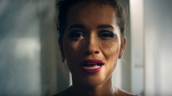 Rita Ora revient avec "How to Be Lonely"