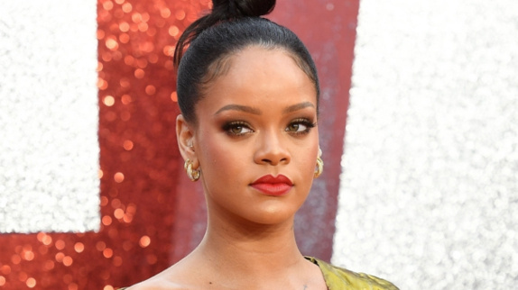 Rihanna s'excuse après son défilé controversé