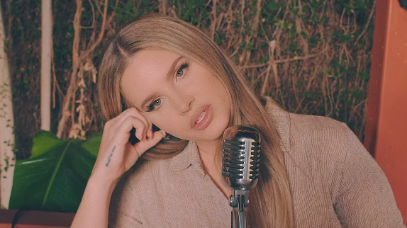 Lana Del Rey chante "Summertime" de Gershwin