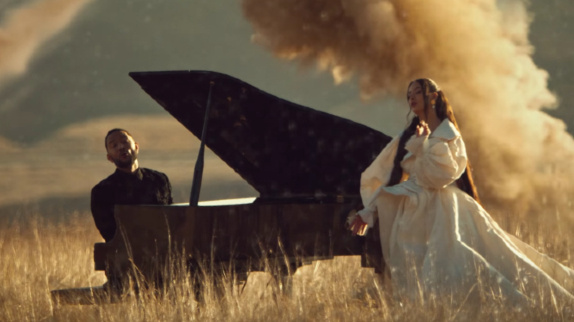 Faouzia et John Legend en duo sur "Minefields"