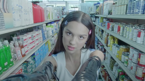Olivia Rodrigo en mode rock sur "good 4 u"