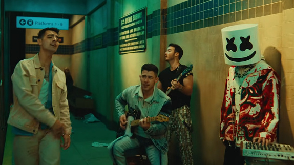 Jonas Brothers x Marshmello : le clip !