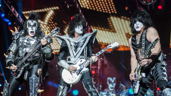 Pourquoi Kiss s'appelle Kiss ?