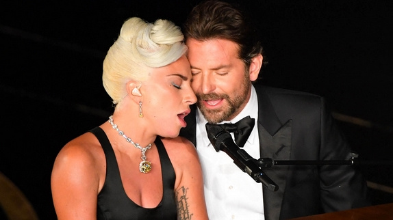 Lady Gaga et Bradley Cooper amoureux ?