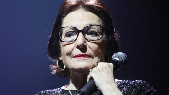 Nana Mouskouri a peur de remonter sur scène