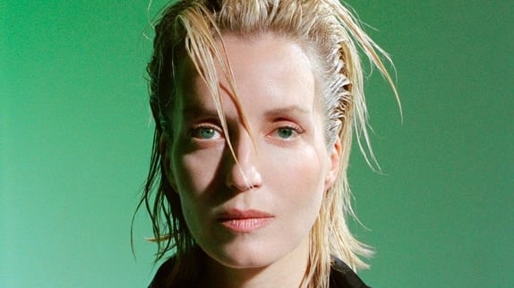 Jeanne Added de retour avec "Hey Boy"
