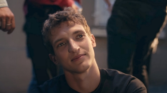 Aliocha Schneider touche avec "Ensemble"