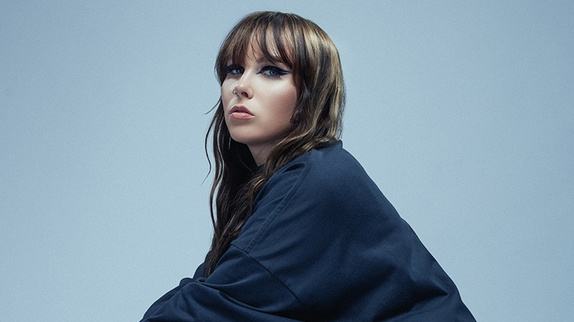 Kenya Grace fait sensation avec "Strangers"