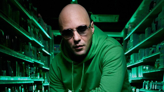 Ce rappeur en tournée dans les pharmacies !