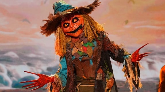 Mask Singer : qui est l'Epouvantail ?