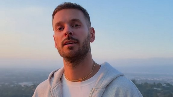M. Pokora romantique sur "Mille fois"
