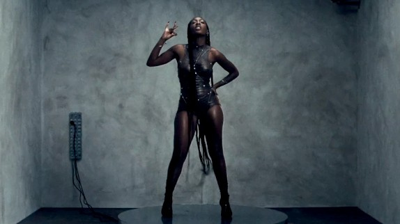 Ebony a la "Rage" : son clip féroce !