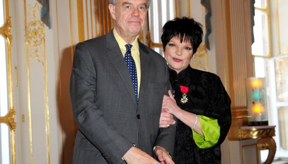 Liza Minelli intronisée "prêtresse du music-hall"
