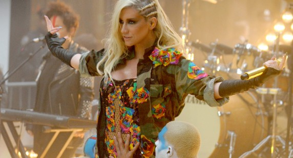 Ke$ha toujours aussi festive sur "Warrior"