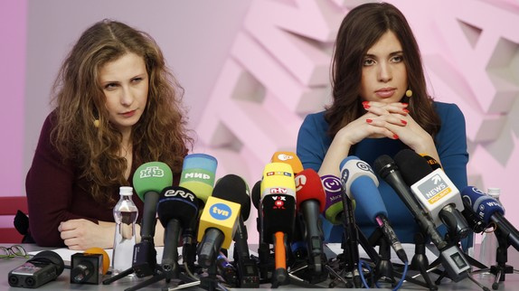 Pussy Riot : les 2 membres libérées sont virées