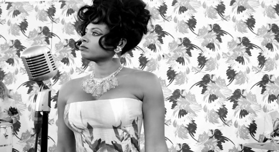 Kelis : le clip en noir et blanc de "Jerk Ribs"