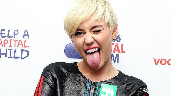 Miley Cyrus : 1.000$ pour toucher ses seins !