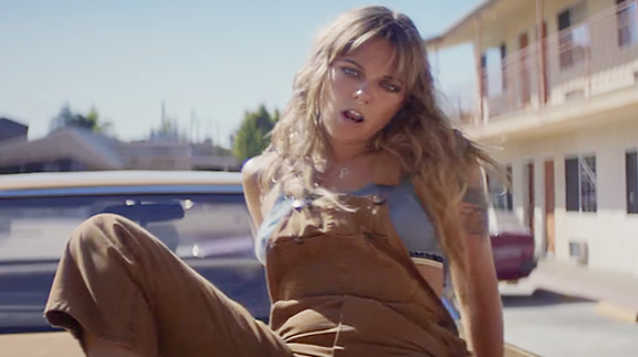 Tove Lo joue les femmes fatales dans "Cool Girl"