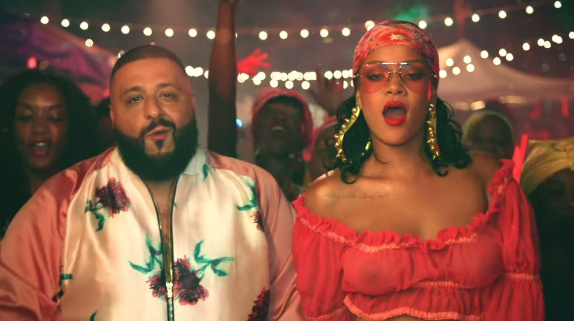 Rihanna rejoint DJ Khaled dans un clip caliente