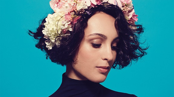 Barbara Pravi se lance avec "Pas grandir"